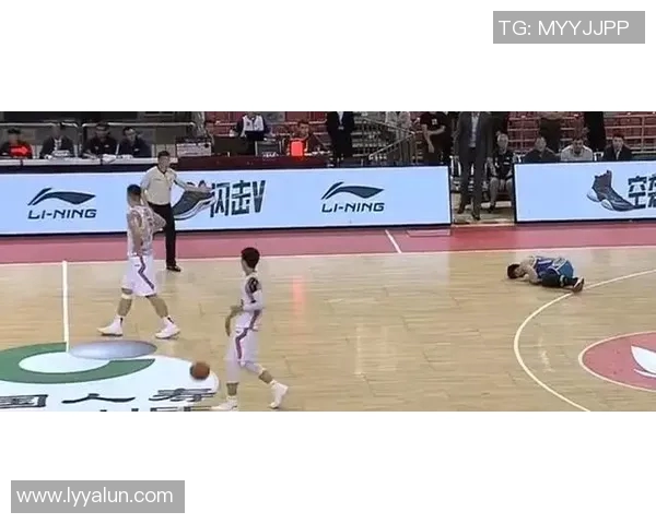 足球比赛裁判手势解析与应用技巧全面指南 足球比赛裁判手势解析与应用技巧全面指南